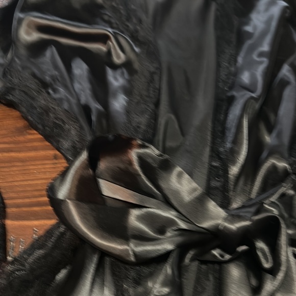 Silk black and lace robe - Picture 2 of 2